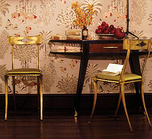 nahe K&ouml;nigin Luise Str 13 Villa mit Tapete exotisches Muster beige orange englische Tapete von Osborne und Little - Tapeten Muster 55 TEATRO SARISKAR