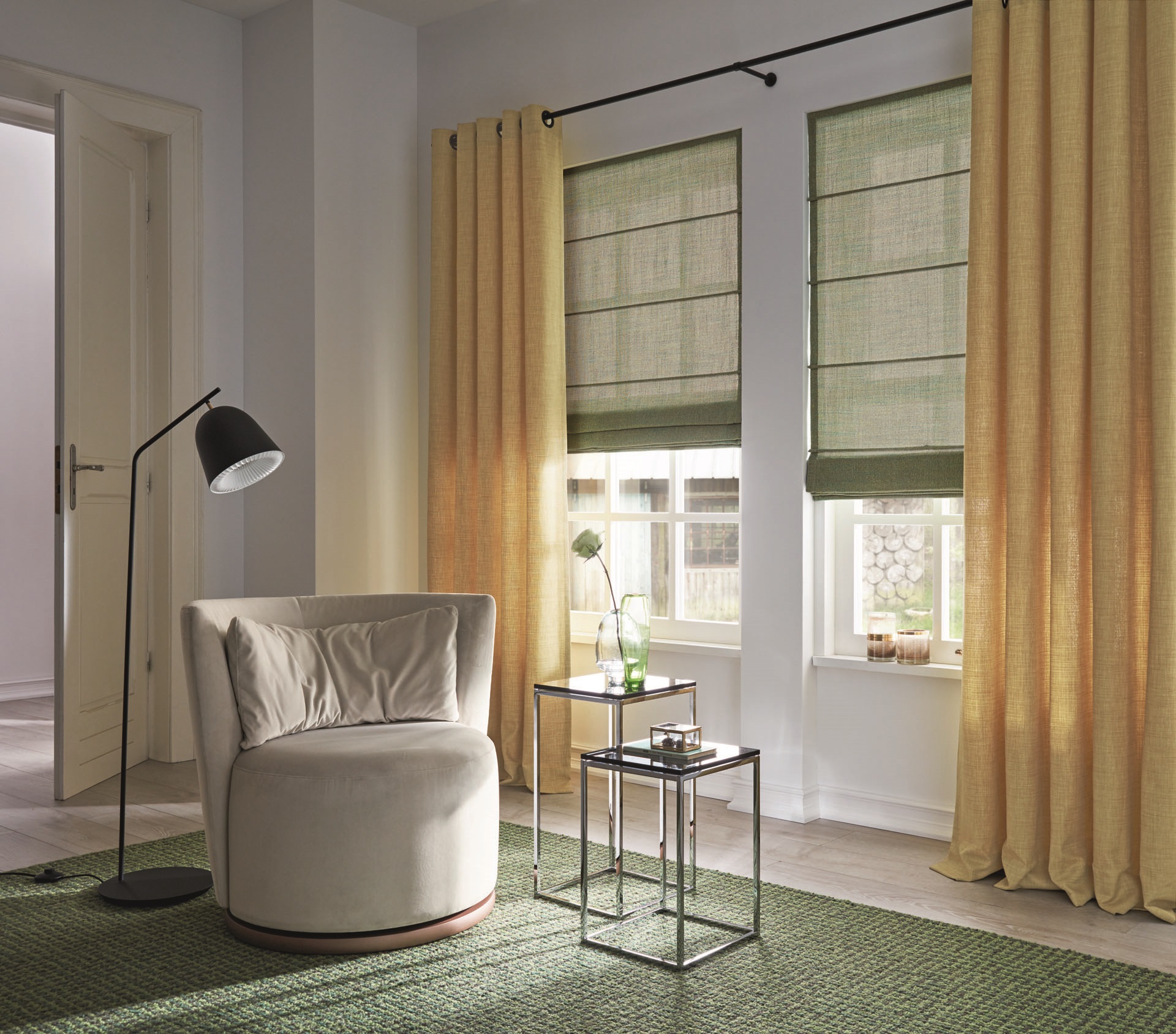 Raffrollo Faltstore Faltrollo - Sichtschutz blickdicht taupe und gelb uni im Wohnzimmer