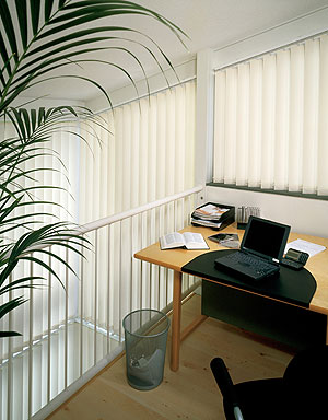 Lamellenvorhang Vertikal Lamellen weiss home office 01