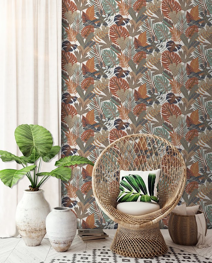 belgisches Tapeten Design Blätter braun rot beige grün weiss Decoprint im Wohnzimmer